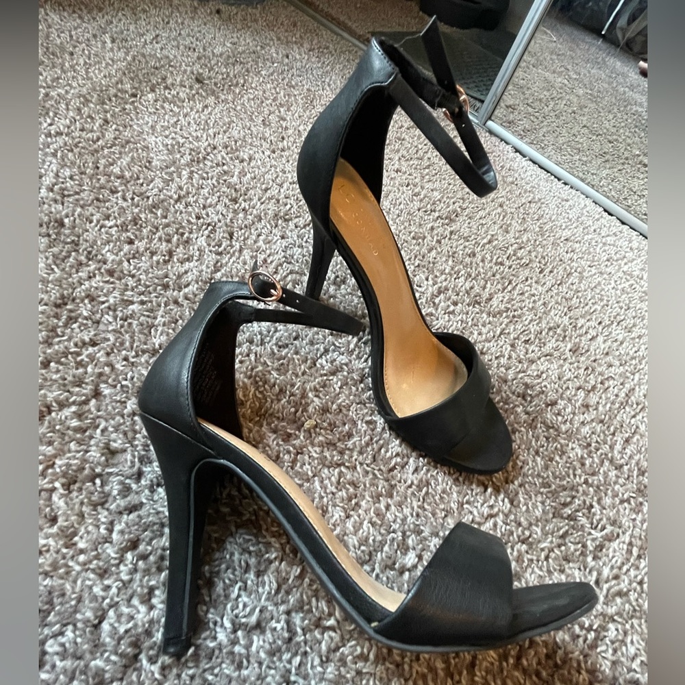 Lauren Conrad Black Buckle Heels Size 8